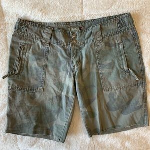 Women’s Camo shorts